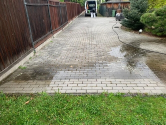 čištění zámkové dlažby